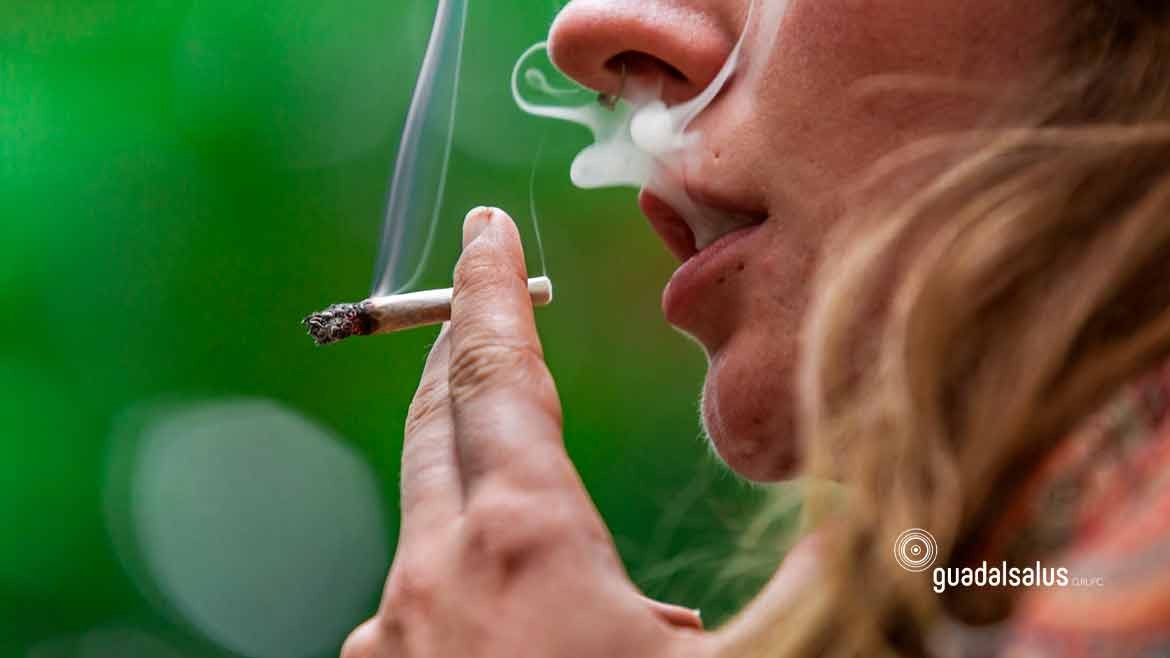 cuántos porros fuma un adicto al día