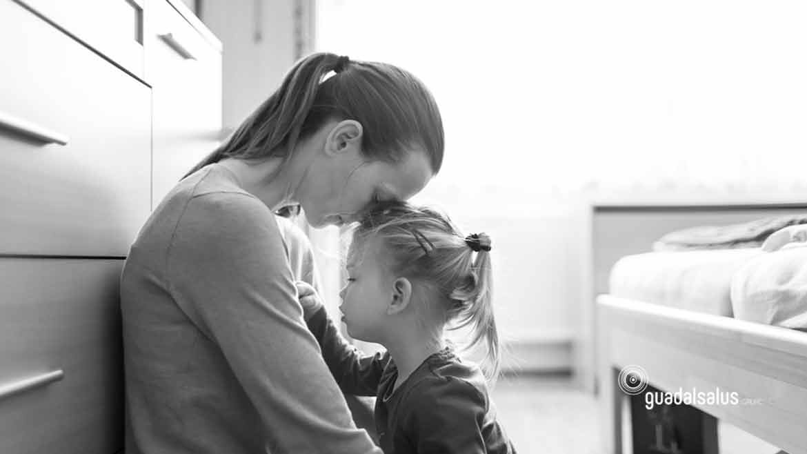 sobrecarga emocional en mujeres y madres: ¿pueden encontrar alivio en la adicción?